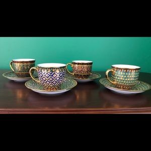 Teacups and saucers (4)